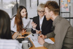 Cómo mejorar el inglés en reuniones internacionales 